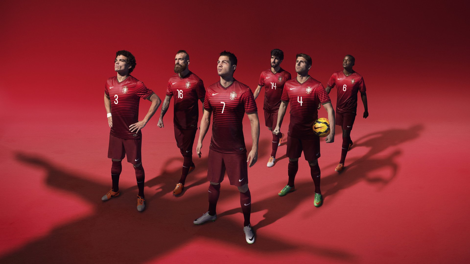 冷热双线，巴尔韦德伯纳乌封神夜，曼联南美奇袭背后的足球平行宇宙